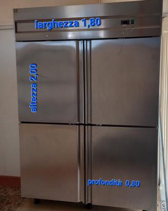 grande frigorifero industriale a quattro porte