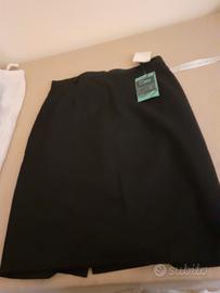 Gonna viscosa classica nera dritta, con cartellino