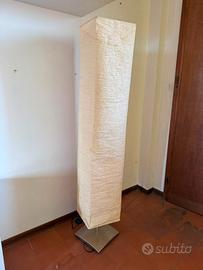 Lampada da terra moderna con paralume bianco