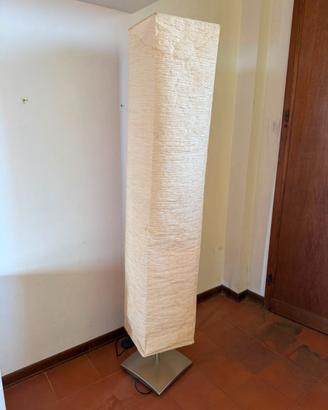 Lampada da terra moderna con paralume bianco