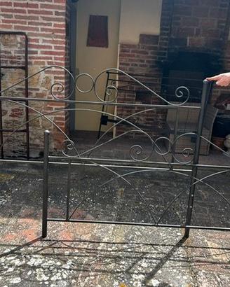 Struttura letto matrimoniale in ferro battuto
