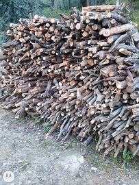 Legna tagliata pronta per l'utilizzo.