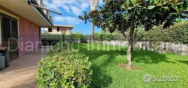 Appartanvilla con 250mq di giardino a Fondachello