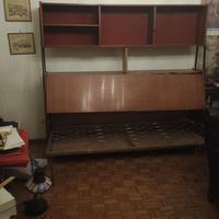 libreria con letto vintage