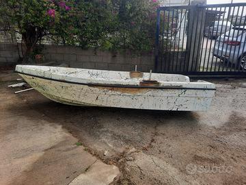 Barca con motore 4 cv 4 tempi