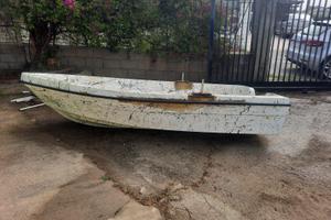 Barca con motore 4 cv 4 tempi