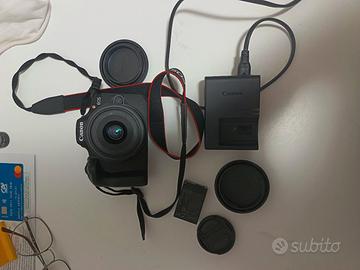 Canon EOS R100 con Obiettivo RF-S 18-45mm