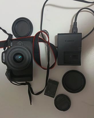Canon EOS R100 con Obiettivo RF-S 18-45mm