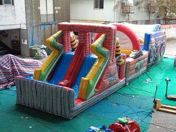 Percorso gonfiabile gigante per bambini