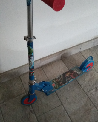 Monopattino Avengers