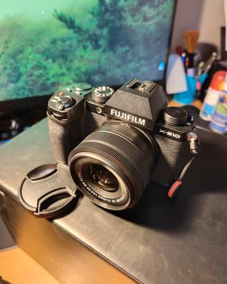Fujifilm x-s10 con obbiettivo xc 15-45