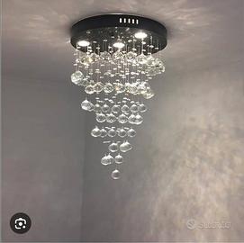 Lampadario con globi di vetro pendenti