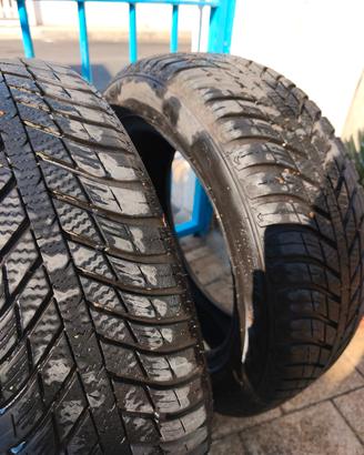 Due gomme Nexen 185/55 R15 - 4 stagioni