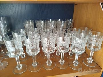 21 bicchieri cristallo. 12 vino, 9 acqua