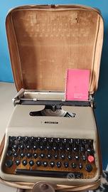 macchina da scrivere Olivetti lettera 22
