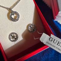Parure guess con etichetta collana orecchini gg id