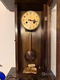 Orologio a pendolo antico