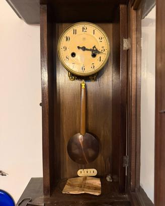 Orologio a pendolo antico