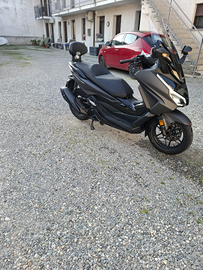 Honda forza scooter perfetto
