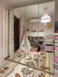 Armadio IKEA PAX 200 con ante a specchio e interni