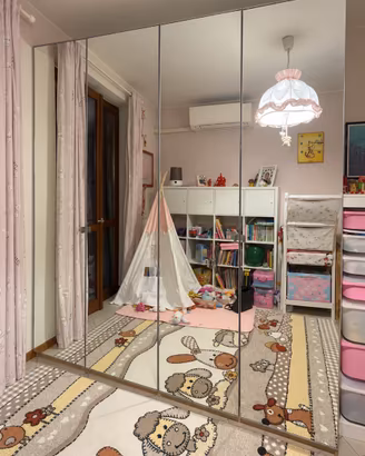 Armadio IKEA PAX 200 con ante a specchio e interni