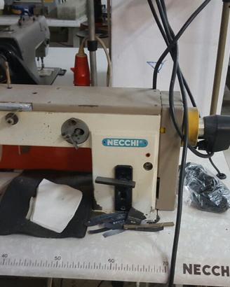 Necchi
MACCHINA PER CUCIRE AD 1 AGO