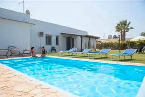 Direttamente su Spiaggia-Piscina ad uso esclusivo