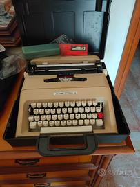 Macchina da scrivere Olivetti Vintage 