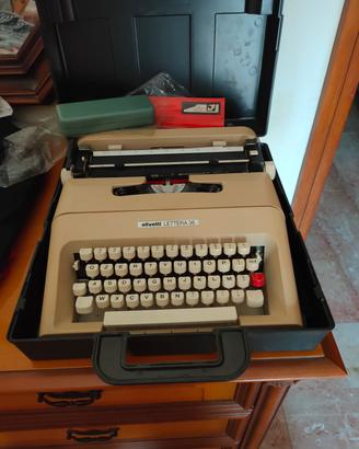 Macchina da scrivere Olivetti Vintage 