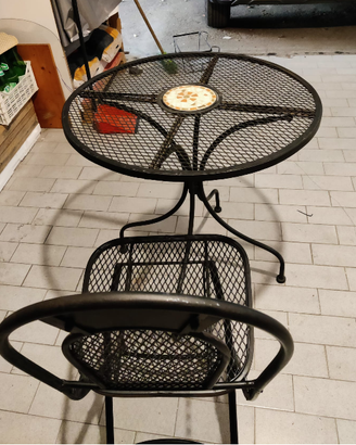 tavolo in ferro battuto da esterno