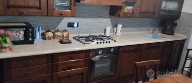 Cucina stosa in legno