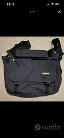 EASTPAK DELEGADE "Borsa blu".