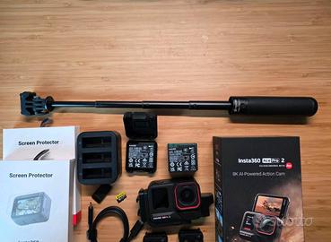 Insta360 ace pro 2  con accessori.