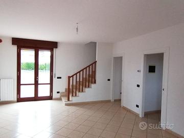 Con giardino e terrazzo in campagna