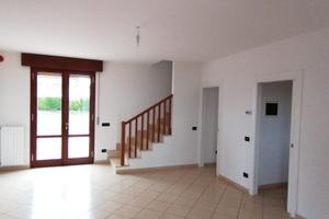 Con giardino e terrazzo in campagna