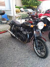 Moto Triumph Bonneville