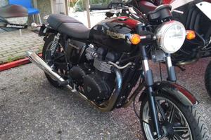Moto Triumph Bonneville