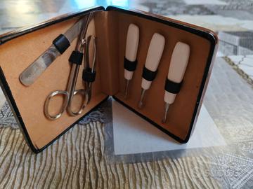 Astuccio in pelle vintage per manicure 