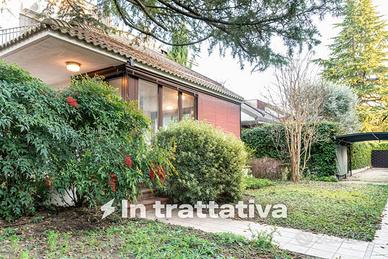 Villa di 272 m² con più di 5 locali e box auto a P
