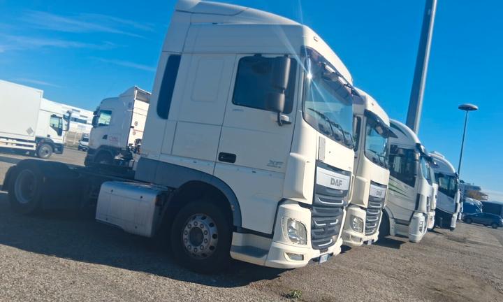 TRATTORE Daf XF 460 FT 906