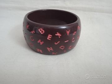 Bracciale rigido in resina anni 70 