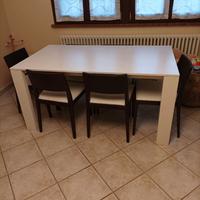 TAVOLO ALLUNGABILE CON 6 SEDIE