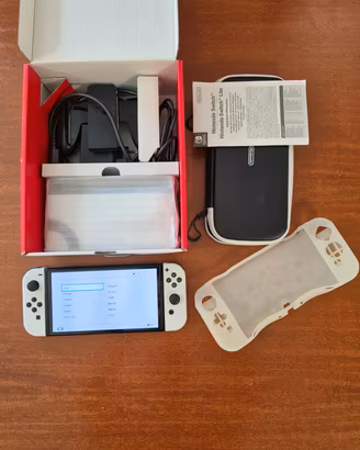 Nintendo Switch Oled con accessori