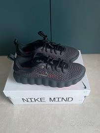 Nike Mind 002 Black Hyper Crimson- Taglia EU 42 W