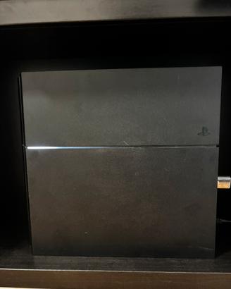 PlayStation 4 500gb con 3 controller e 3 giochi