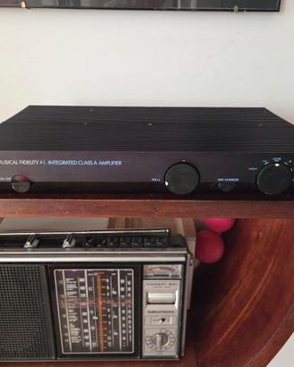 Amplificatore stereo integrato 