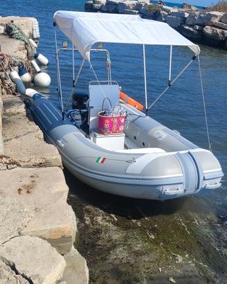 Gommone con carrello