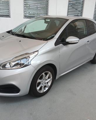 peugiot 208 1.0 benzina 