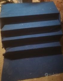 scaletta in legno rivestita di mochette