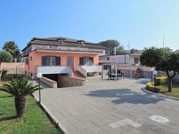 VILLA SINGOLA A GIUGLIANO IN CAMPANIA